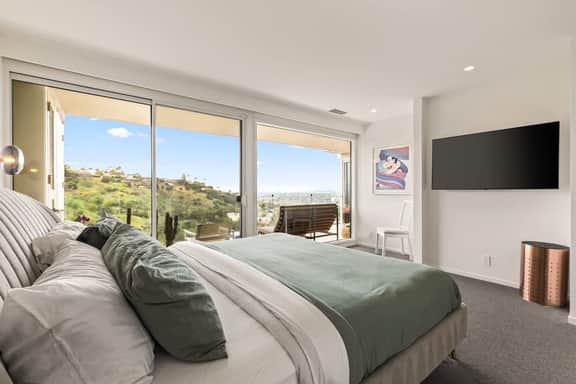 Hollywood Hills 2BD/2BA Architectural with Views 